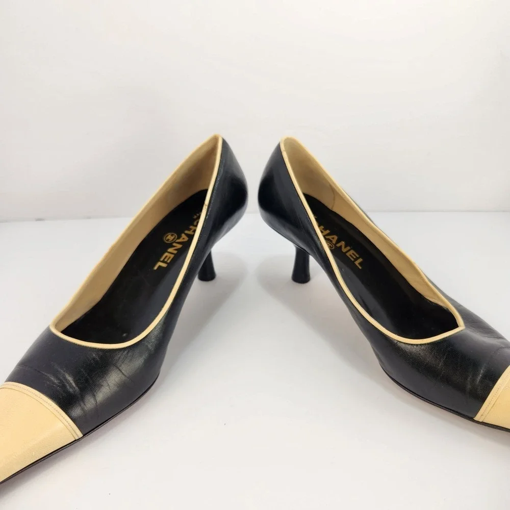 CHANEL Classic Black Beige Cap Toe Leather Pumps Heels Size 37 Made‎ in Italy